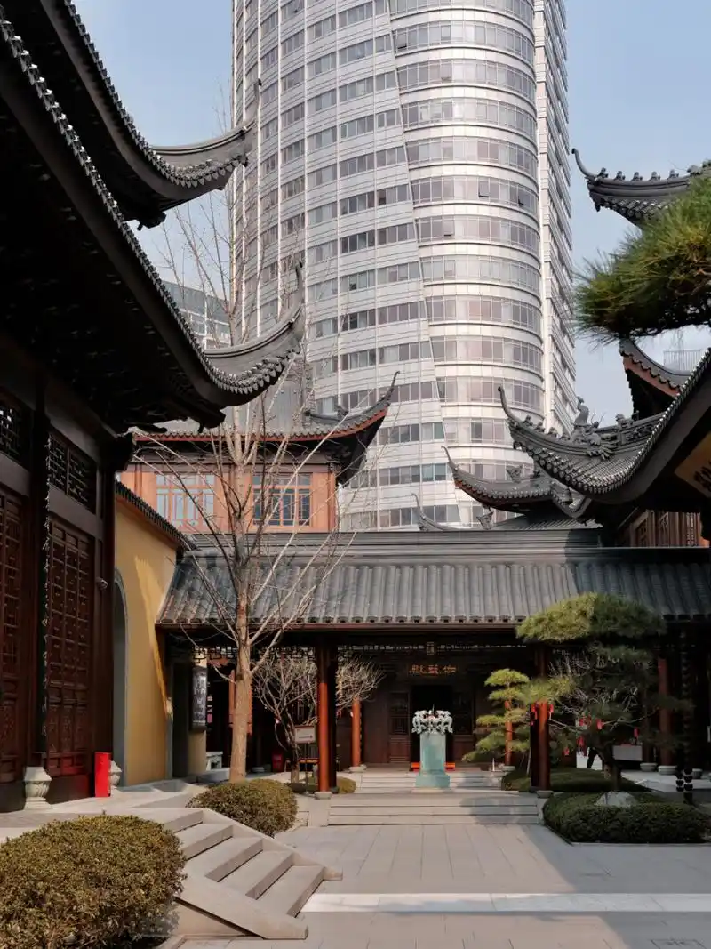 玉佛寺,上海三大寺庙之一,龙华寺求事业,静安寺求平安,玉佛寺求财和