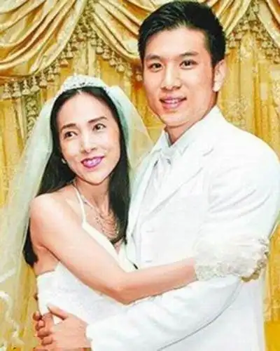 61岁许纯美近照,曾痴迷"小鲜肉",被骗财骗色后看破红尘!