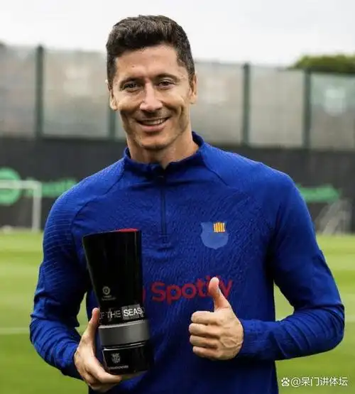 罗伯特·莱万多夫斯基(robert lewandowski),1988年8月21日出生于波兰