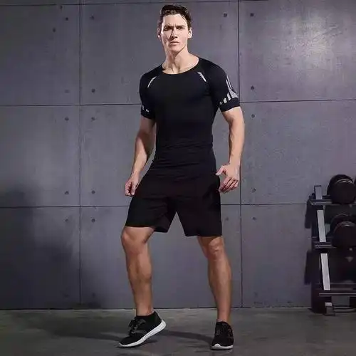 颜值爆表的健身达人需要帅气的穿搭做衬