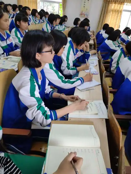 美好青春,健康人生——塘围中学举行女生青春期专题讲座