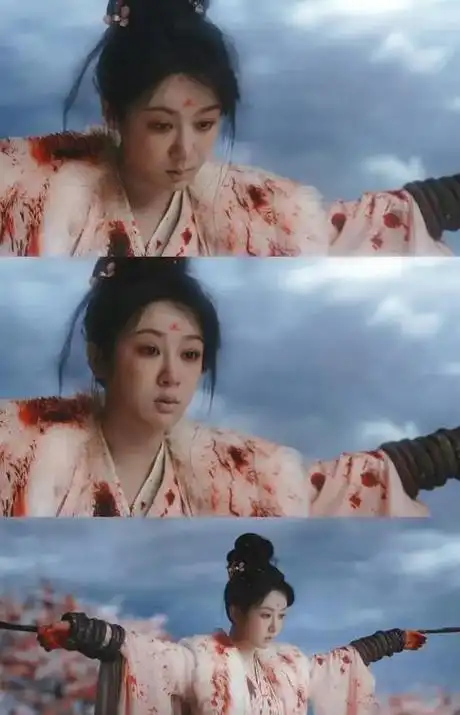 那一刻的"小夭",像一个破碎的娃娃一般,没有一丝生机.