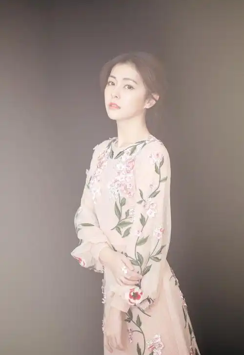 任容萱性感时尚写真图片16