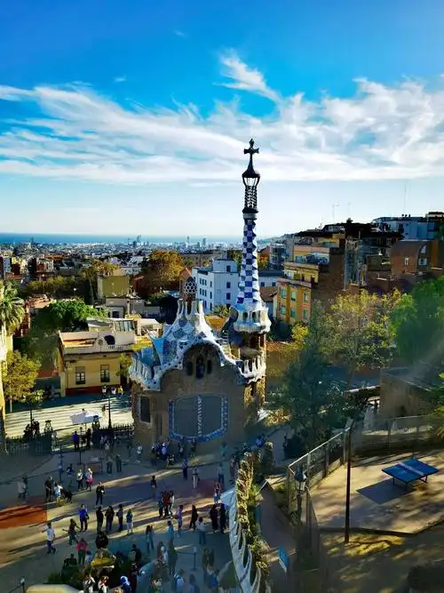 奎尔公园,高迪作品.位于西班牙巴塞罗那市区市北,占地20公顷 - 抖音