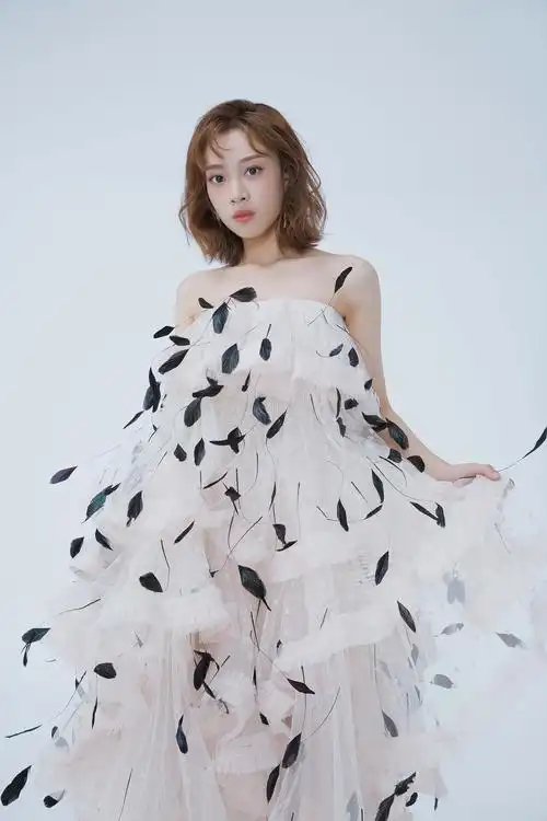 叶炫清新专辑单曲《青春的笔划》上线 青春世界探秘少女心事