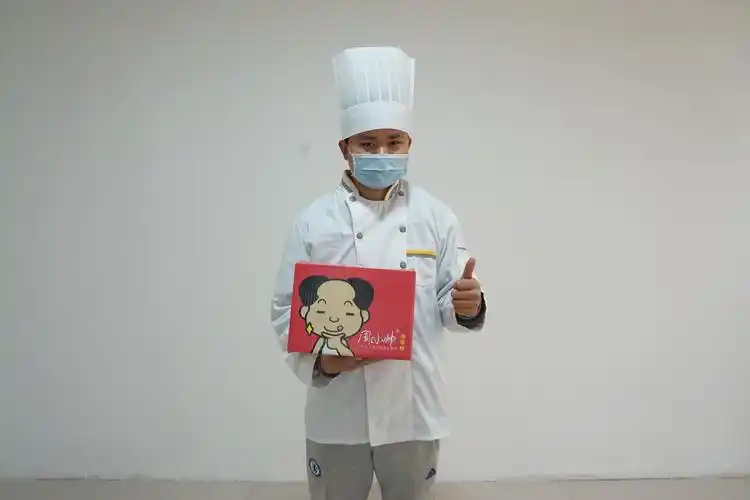 周青分析,小龙虾是生鲜类的冷门行业,线上市场可能只占全国市场的1%.