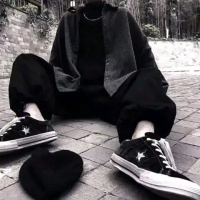 男生盘腿坐潮流头像 下半身盘腿坐无头头像