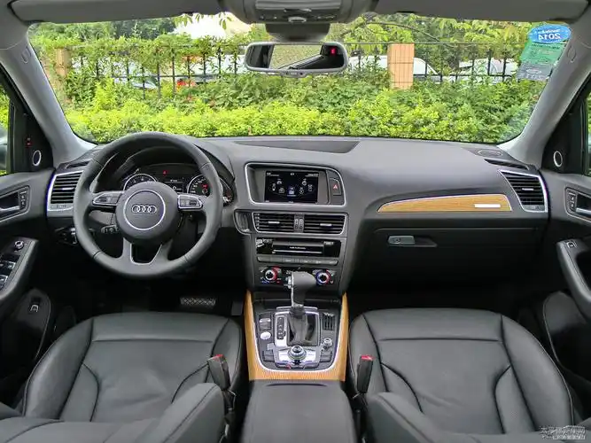 奥迪q5中控屏尺寸为7英寸,并标配了gps导航系统.