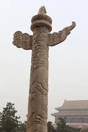 北京天安门城楼前的中华华表柱子