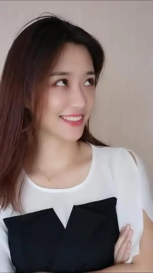 抖音美女红人,三妮阿姨,因为五官精致走红抖音,来自山东 | 老衲自媒体