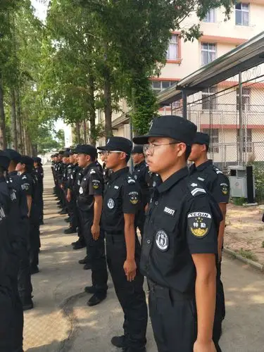 看我们可爱的特勤队员在