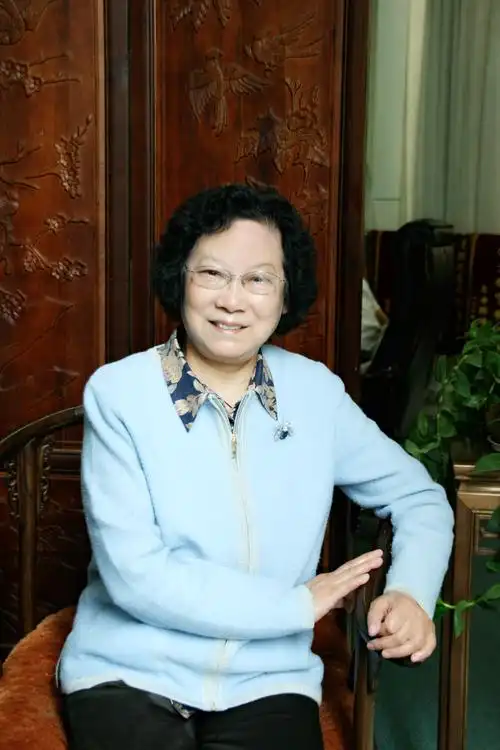 1.名誉院长邹燕勤被国家卫计委评为"国医大师"