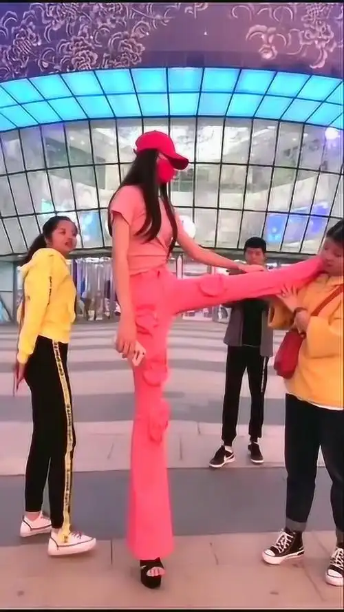 两米女巨人,男生谁能比?