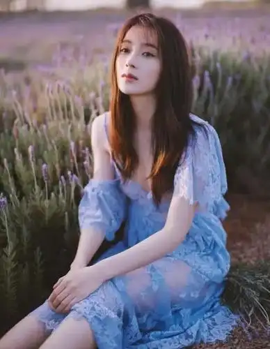 赵韩樱子真是豁出去了这么透的裙子也能穿出去这身材太真实