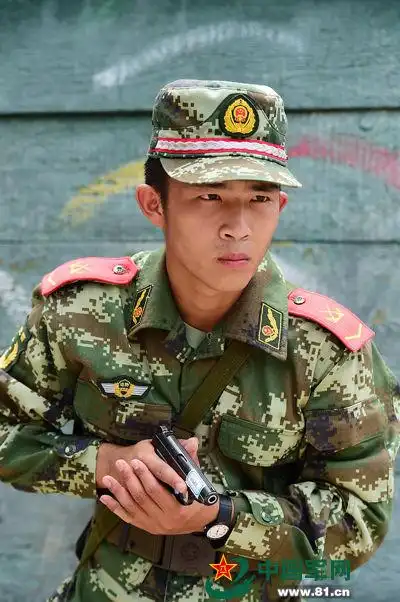 全国武警07作训服改款统一换领章