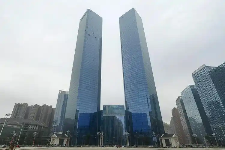 我的位置:>首页>贵州>正文>花果园双子塔.