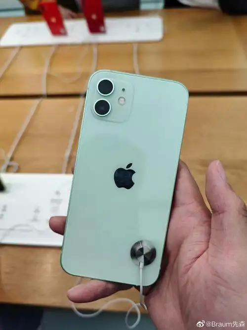 iphone12红色一般般颜色确实像西红柿绿色最好看换屏幕和直角边