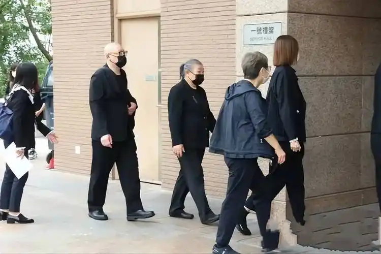 刘德华父亲葬礼结束,本人出面为妻子正名,15年来一直被误解_弟弟_名字