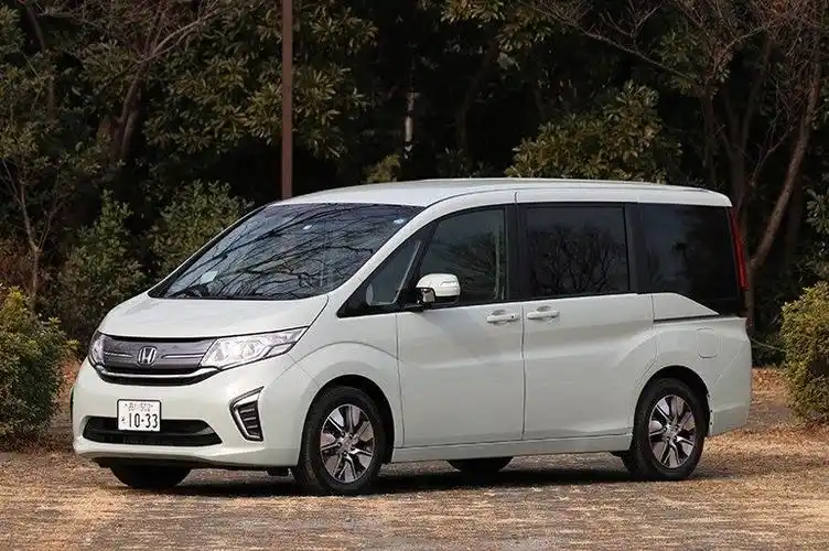 这应该是玩空间玩得最强的mpv了,解析售价17万起的本田stepwgn