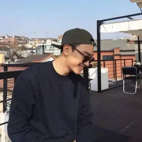 男生自拍的这8种非凡姿势让你帅气称霸朋友圈