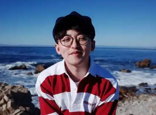 蔡徐坤靠边站被赞,身高挺拔一枝独秀,对比郭麒麟明显_沙溢_黄旭熙