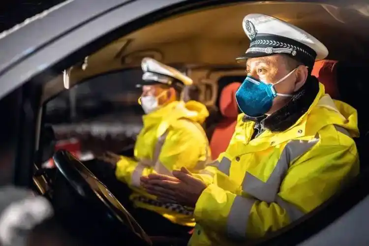 图集众志成城抗击疫情照片记录下的这些瞬间让人感动