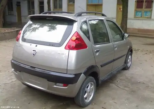 18万 香槟色哈飞路宝闪电购车