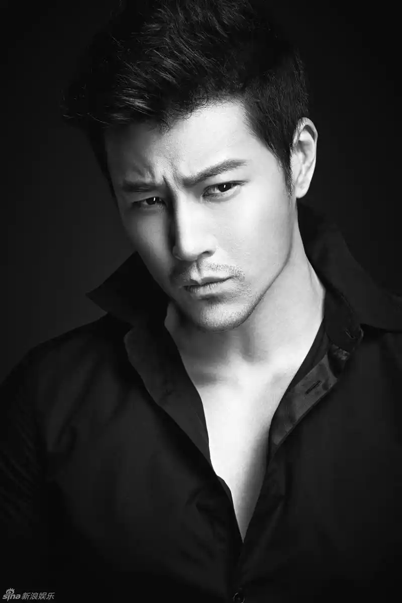 组图:许韶洋黑衬衣写真 有型有款魅力先生_高清图集_新浪网