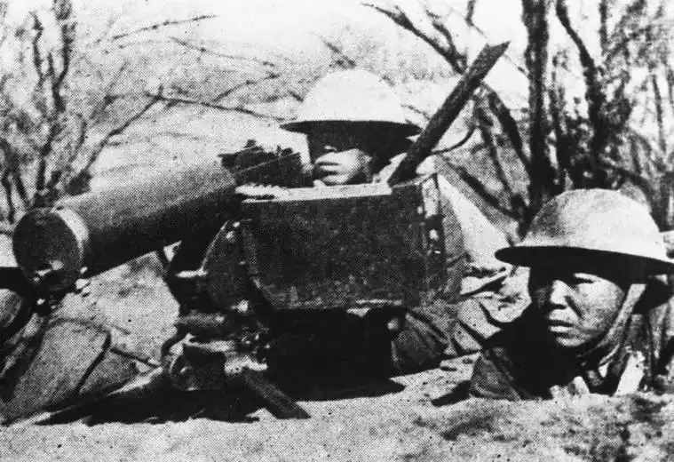 图为中国军队在台儿庄战役中的重机枪阵地(摄于1938年). 新华社
