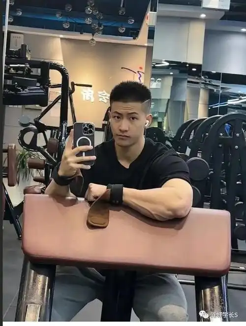 健身肌肉男大学生小视频泄露,网友:简直就是天菜