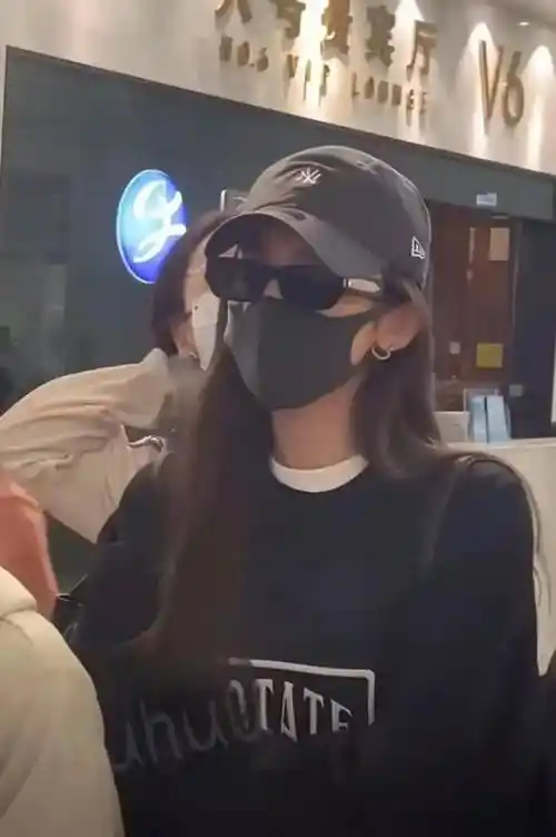 古力娜扎经纪人火了,颜值不输当红男星,两人同框堪比偶像剧