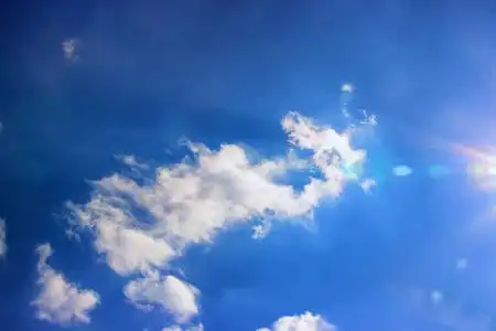 新鲜的空气.多云的天气.云的形成.洁白的云朵照片