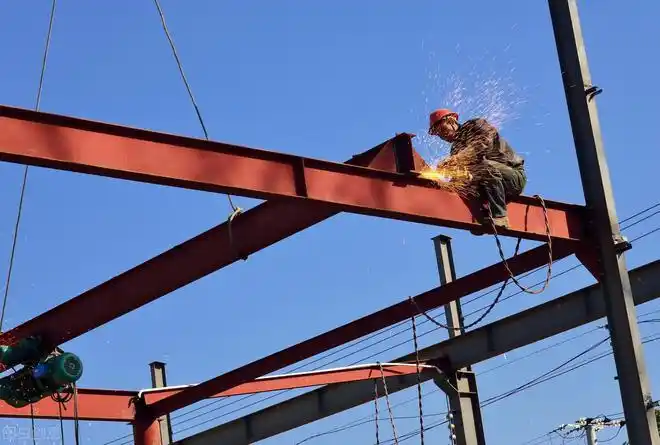 工人高处作业不慎坠落当场身亡,高空作业一定要注意这些事项!