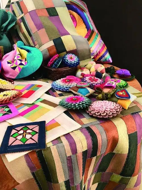 龙江拼布艺人金媛善:一针一线"拼缝"炫彩生活