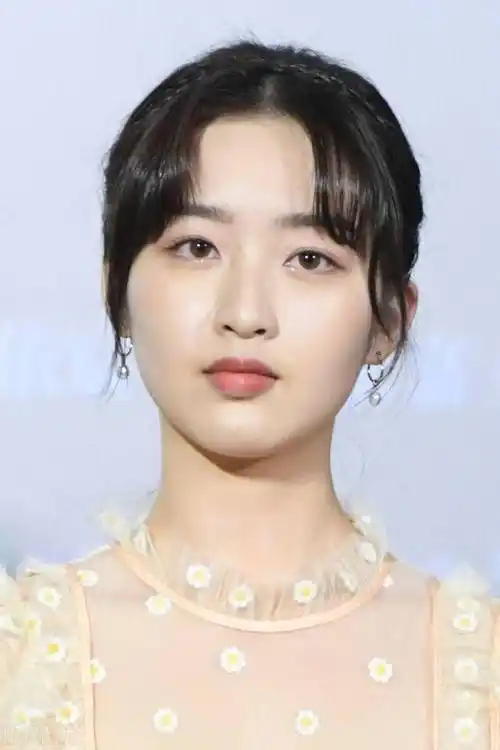 邓恩熙出席少女佳禾首映现场穿一袭浅粉色连衣裙又美又可爱