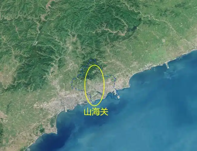 图片:山海关位置东北地区和华北地区之间有一条巨大的燕山山脉阻隔.