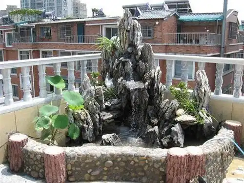 楼上邻居在阳台造了个假山,好想也装一个,就是不知道会塌掉吗!