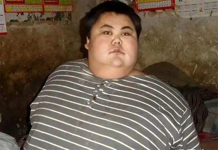 但是,徐周磊没有办法忍受这样艰苦的生活方式,每当父母入睡后,他便