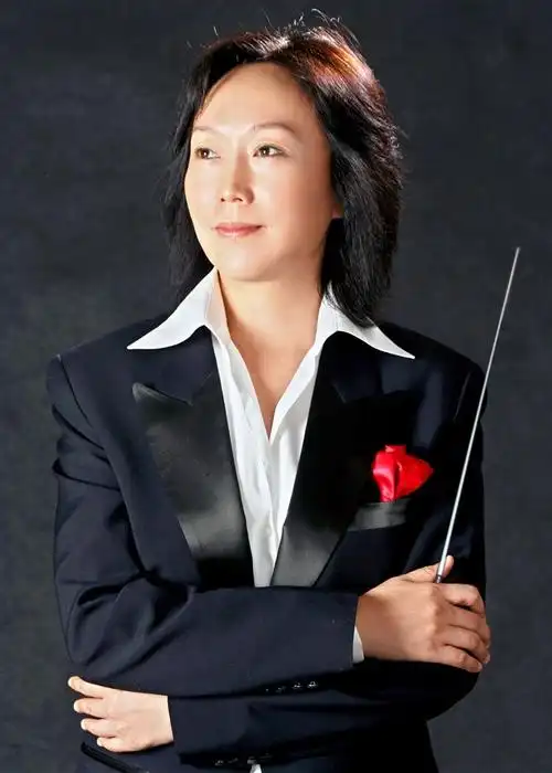 著名女指挥家,国家一级指挥 洪侠