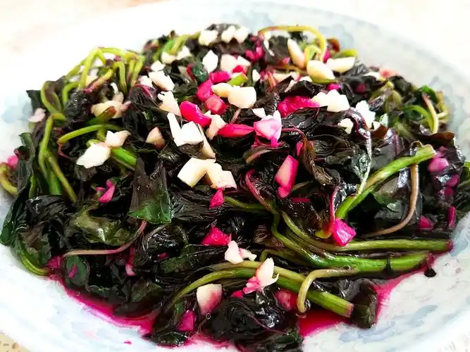 蒜蓉红苋菜苋菜手擀面好吃到连汤汁都滴滴难舍