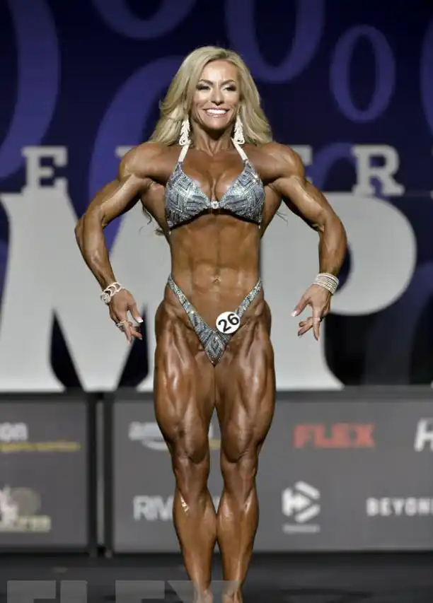 2017国际奥林匹亚健美大赛:女子健体冠军juliana malacarne