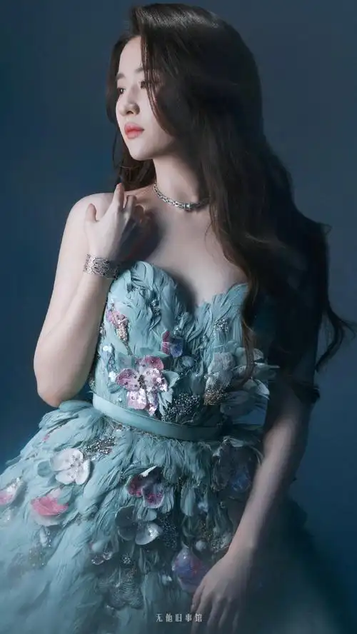 刘亦菲|壁纸青鸾于飞#刘亦菲孔雀公主#|#刘亦菲微博queen