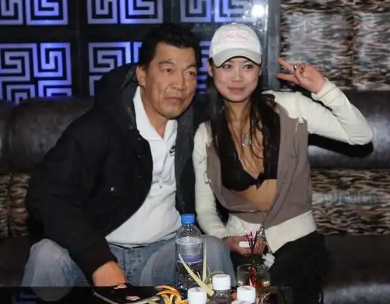 【图】大傻成奎安有几个儿子? 因鼻咽癌复发逝世