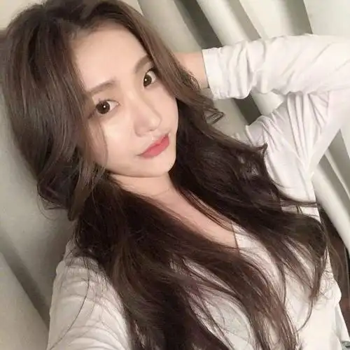 中长直发染什么颜色比较好看