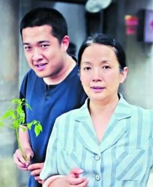 亲美亲日?如今久居美国的吕丽萍,已经在"另一条路"上越走越远