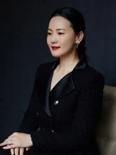 实力派女演员咏梅,端庄优雅风韵犹存,女人味十足!