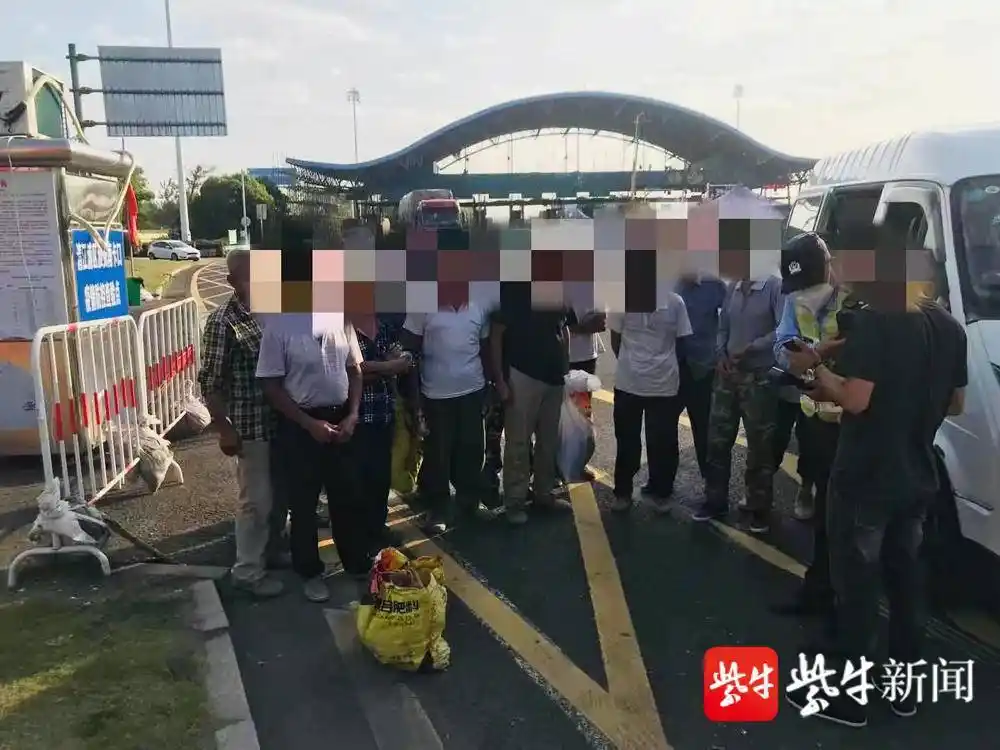 核载6人的面包车装了16人,查处时乘客竟称"挤挤就到了"