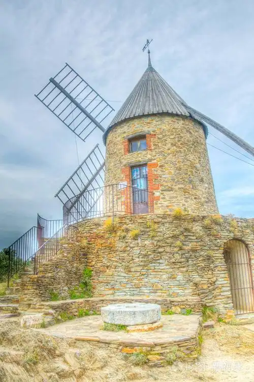 莫莉de cotlliure-风车在法国城市 colliour