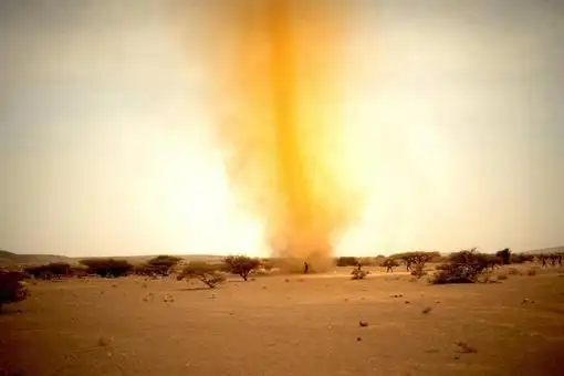 传说中的鬼龙卷风如下:所以这个鬼龙卷风的真实照片也没有,其实就是