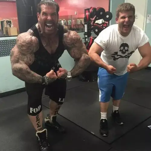 臂围超60cm,这些注射西斯龙的"肌肉怪物"却让人感到厌恶!